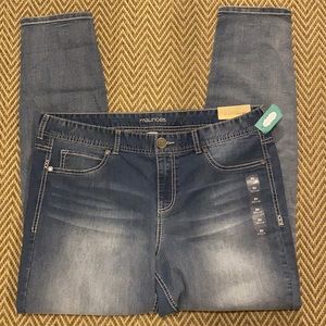 NWT’s- Maurices Jegging Jeans (size 20)